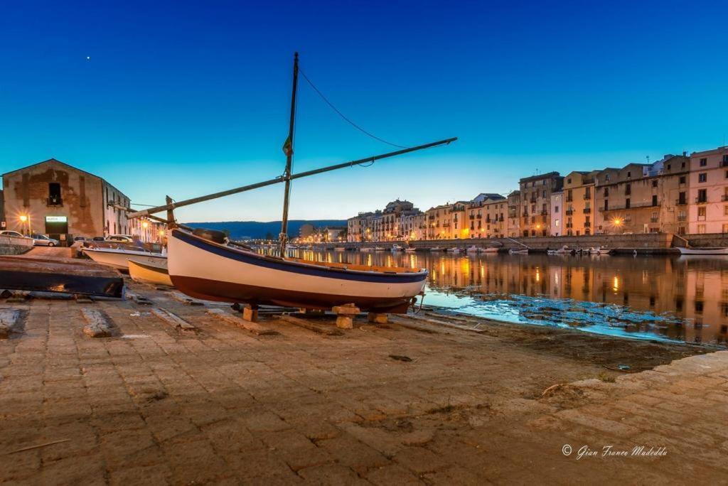 B&B Del Porto Bosa Marina Bagian luar foto